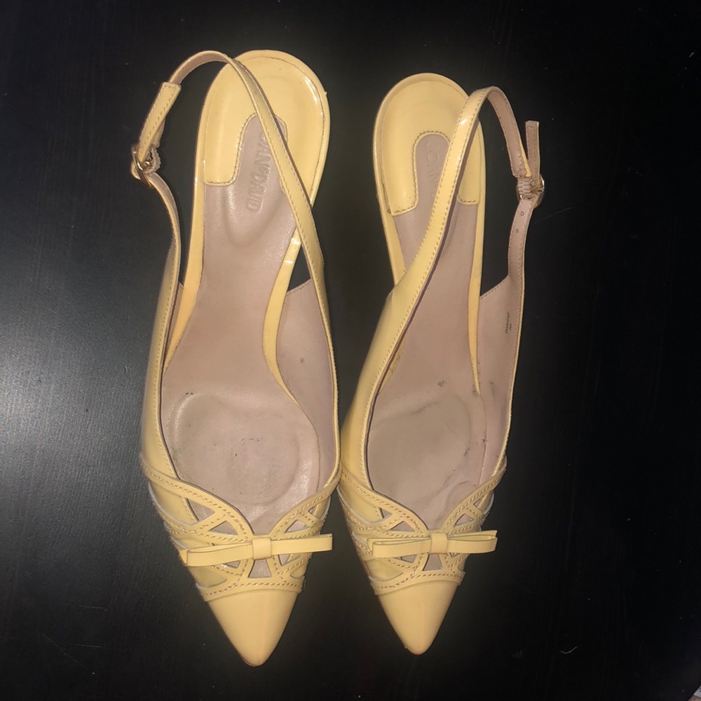 Size 9 pastel yellow Joan and David heels💛